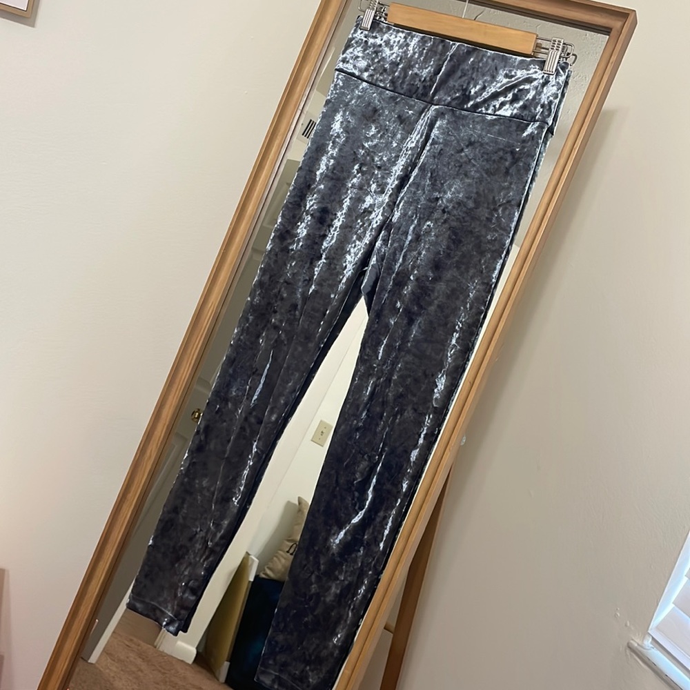 Lou & Grey | Crushed Velvet Leggings